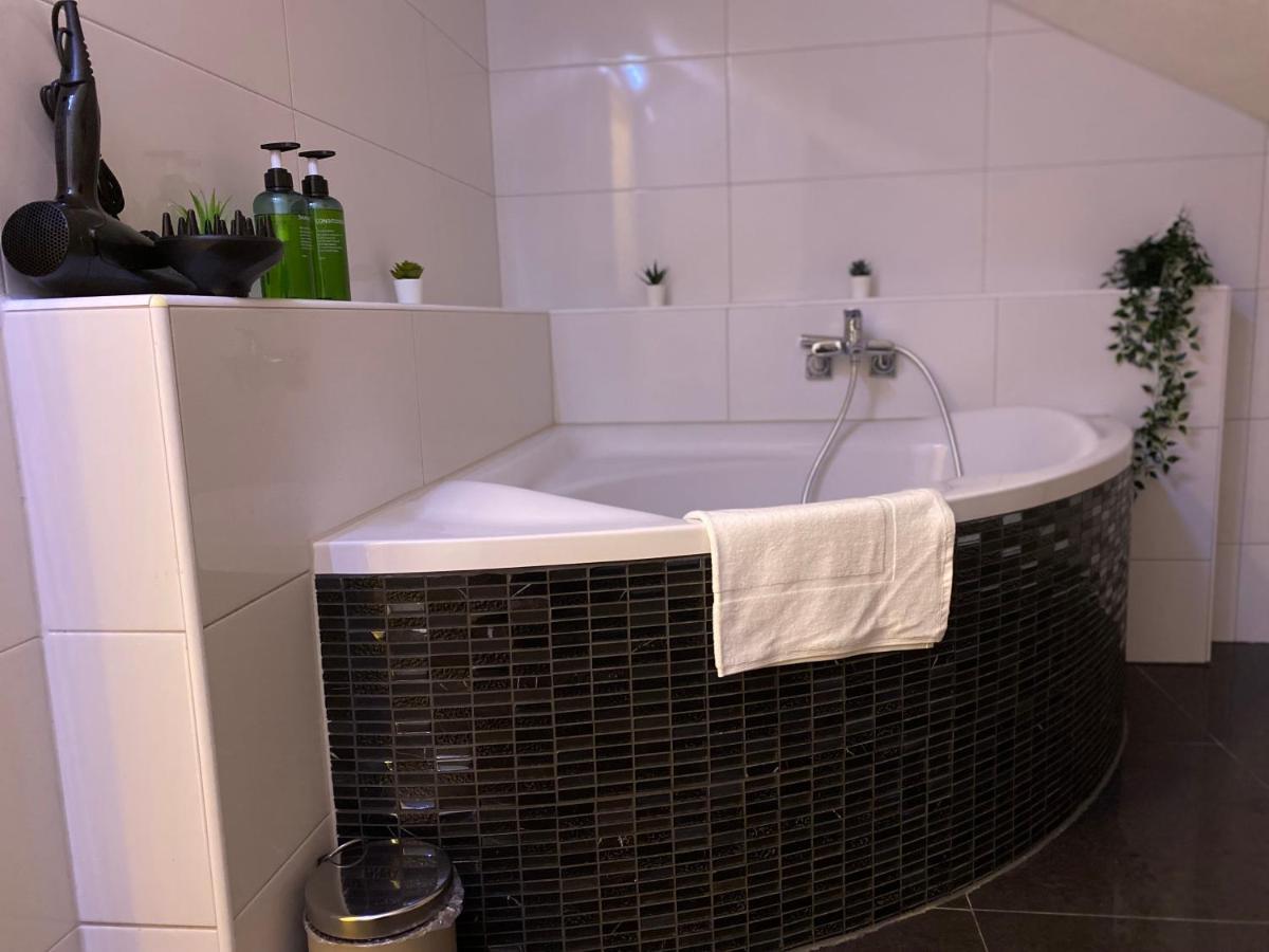 Deluxe Business Suite Mit Netflix Premium & Parkplatz, Zentral Zu Audi & Schwarz Gruppe With 2 Bedrooms Bad Friedrichshall Εξωτερικό φωτογραφία